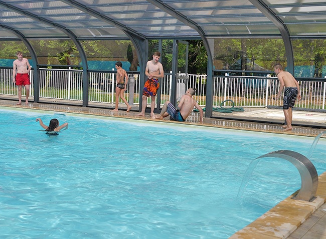 Camping Lac Aux Oiseaux : des emplacements spacieux pour votre hébergement en Aveyron